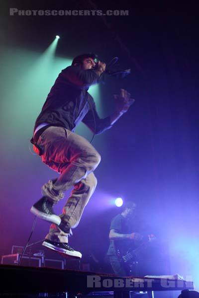 DEFTONES - 2010-12-13 - PARIS - Le Trianon - Camillo Wong Moreno - Sergio Vega